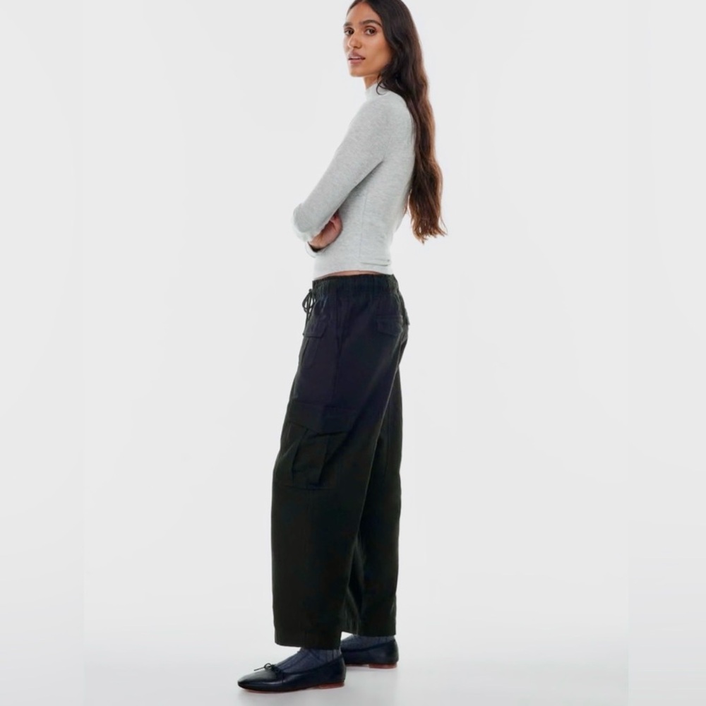 Aritzia Wilfred Free Gaia Cargo Pants // Black // Size 8 // NWT - Picture 11 of 14